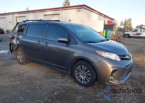 2018 Toyota Sienna Xle Premium 8 Passenger z USA, uszkodzony, nr VIN 5TDYZ3DC7JS955455